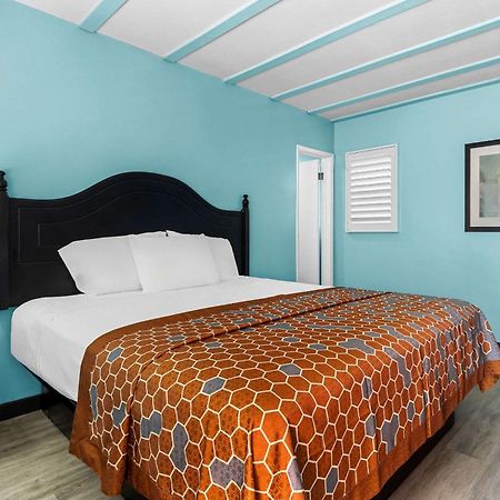 Rodeway Inn & Suites North Hollywood Burbank Airport - Universal Area Лос-Анджелес Экстерьер фото