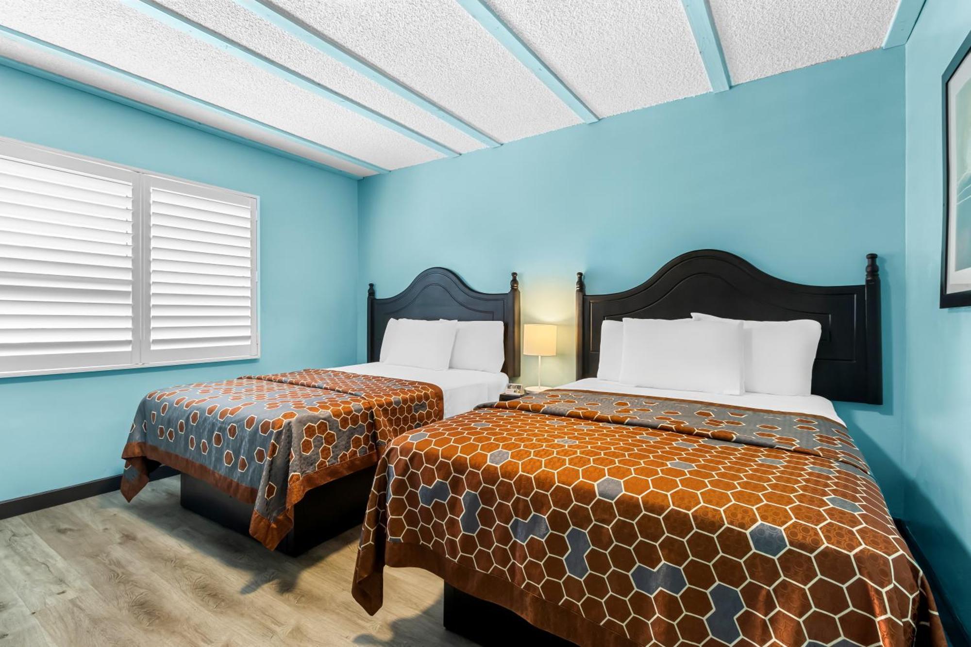 Rodeway Inn & Suites North Hollywood Burbank Airport - Universal Area Лос-Анджелес Экстерьер фото