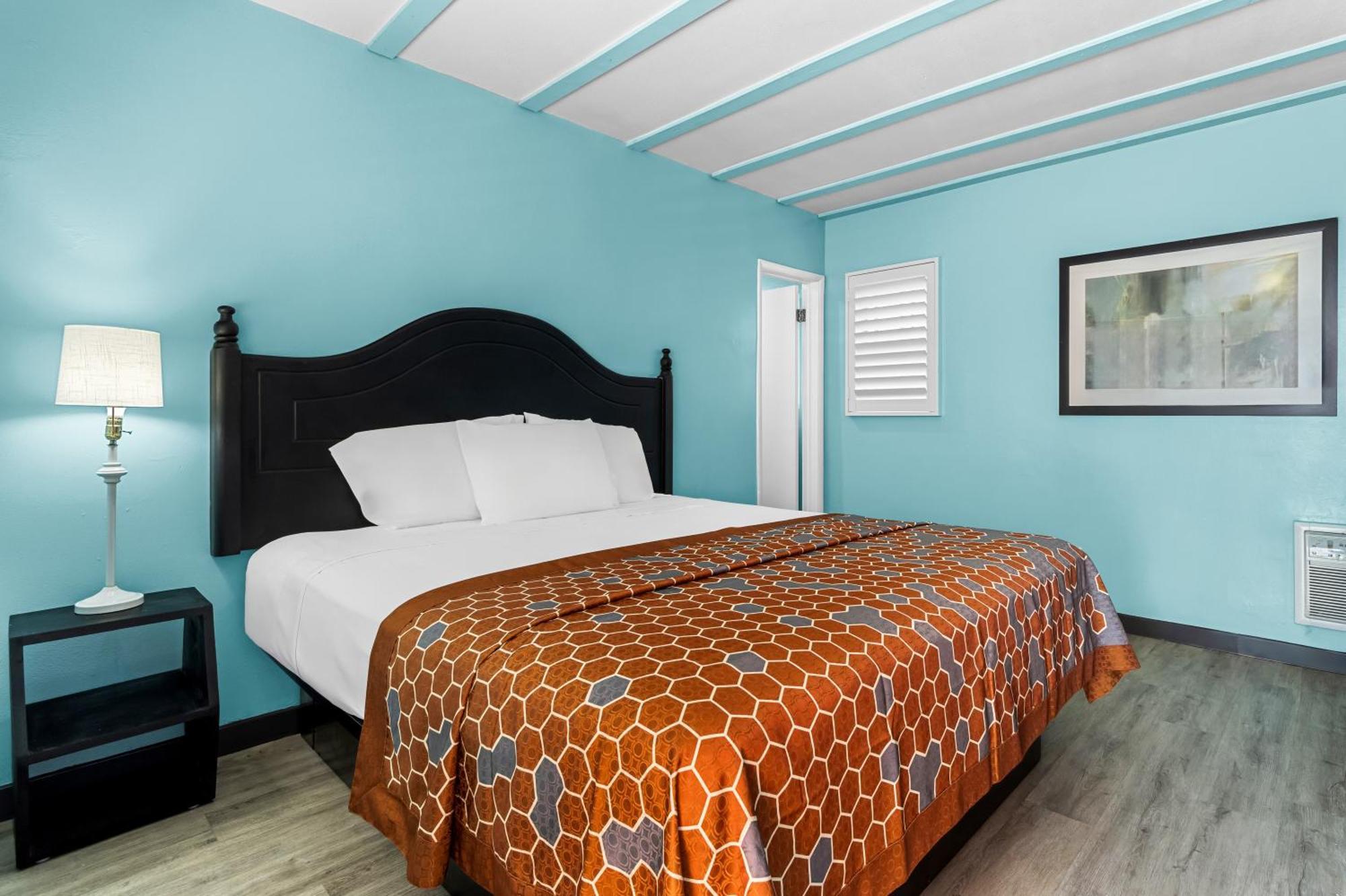 Rodeway Inn & Suites North Hollywood Burbank Airport - Universal Area Лос-Анджелес Экстерьер фото