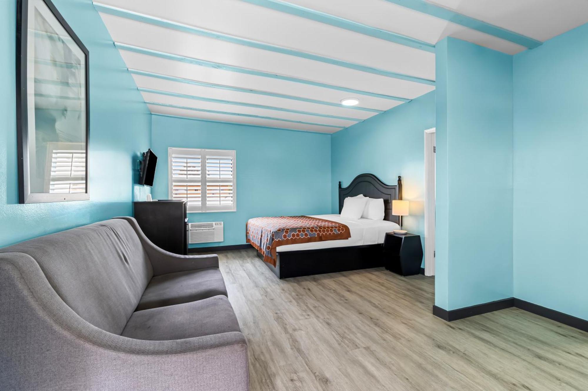 Rodeway Inn & Suites North Hollywood Burbank Airport - Universal Area Лос-Анджелес Экстерьер фото