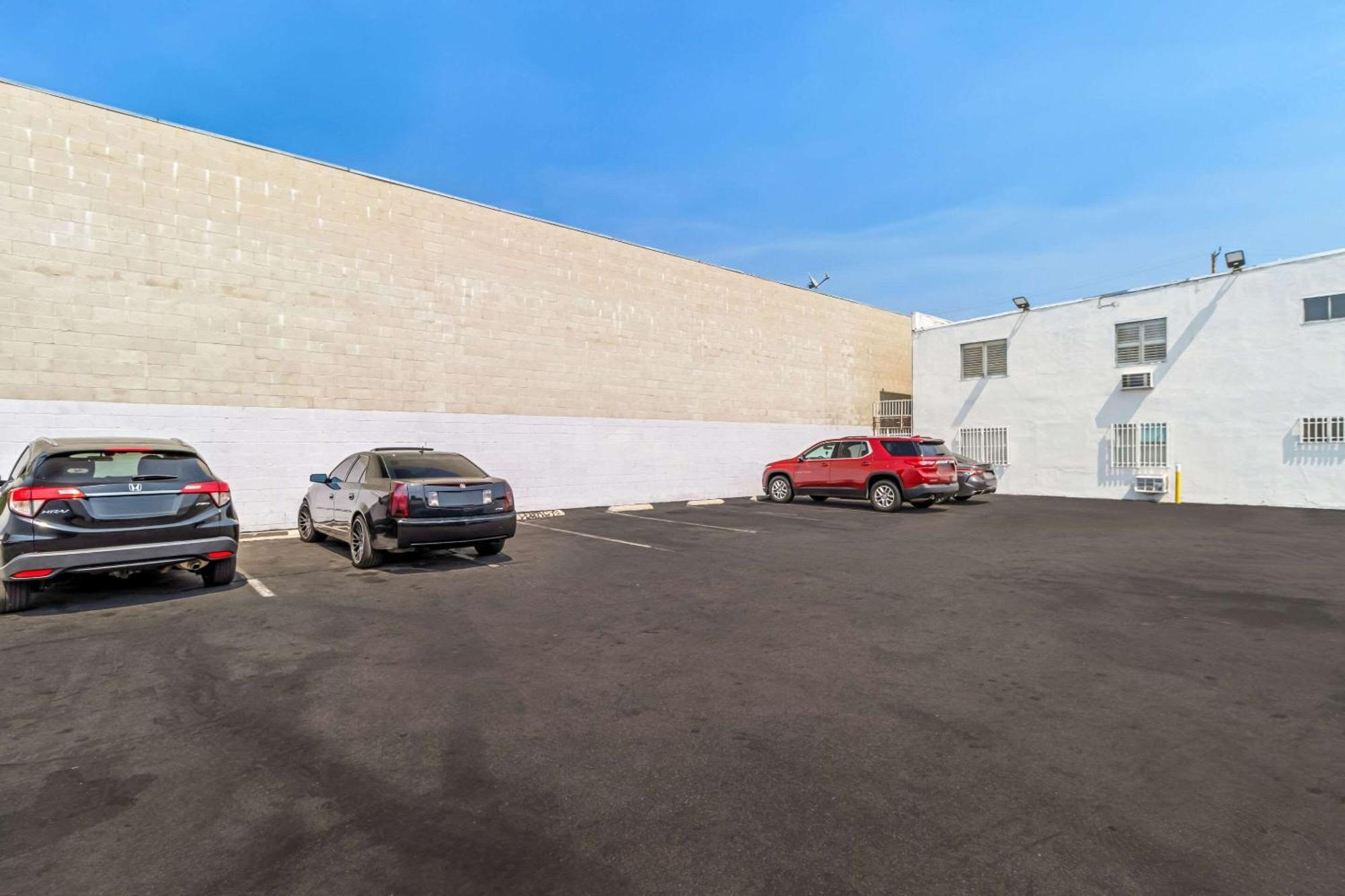 Rodeway Inn & Suites North Hollywood Burbank Airport - Universal Area Лос-Анджелес Экстерьер фото