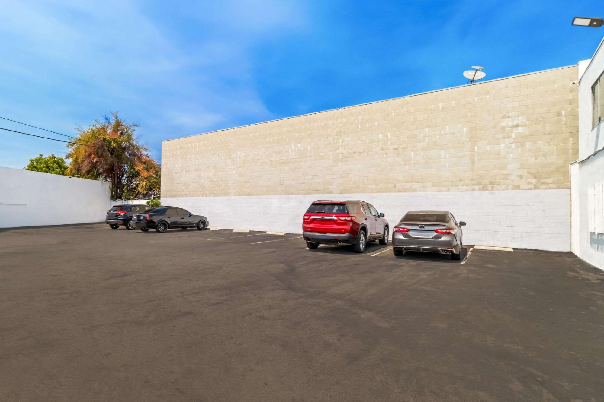 Rodeway Inn & Suites North Hollywood Burbank Airport - Universal Area Лос-Анджелес Экстерьер фото
